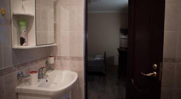 Фото номера Стандартный люкс Гостиница Guest house Postoyalyi Dvor г. Ханты-Мансийск 4